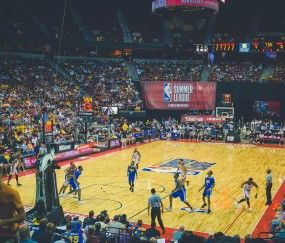 开云体育app-西亚卡姆个人能力完全展现，公牛击溃活塞，一位全能战士的进化论