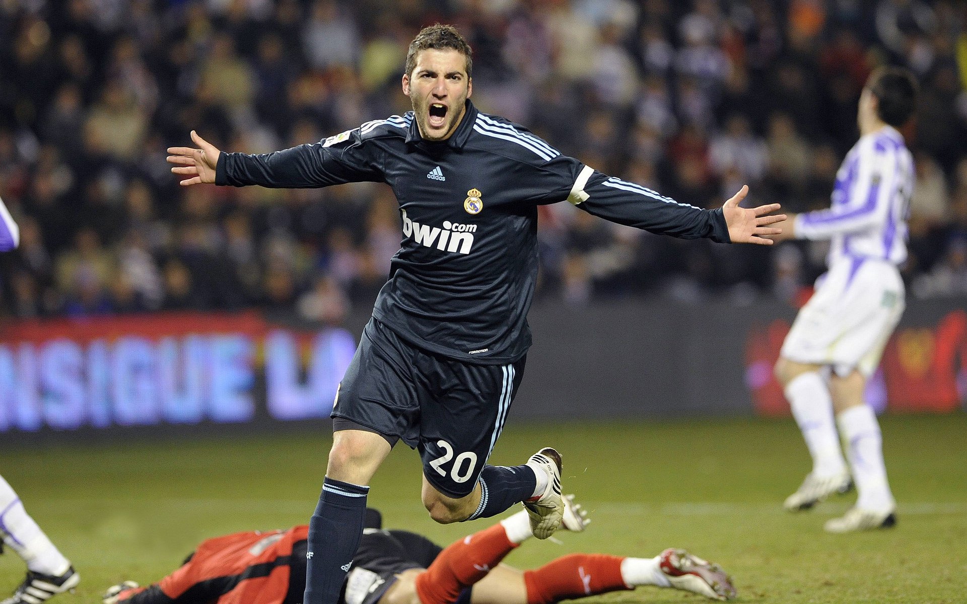 奇才收割国王,戈贝尔成为关键先生,当钝器敲碎王冠