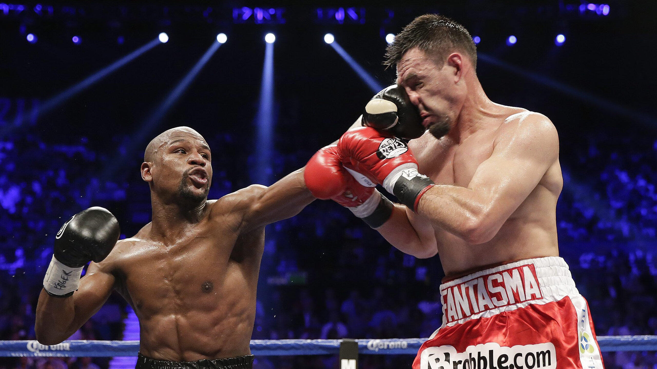 德甲争冠夜，英格拉姆的压制级演出，当篮球智慧照亮绿茵场